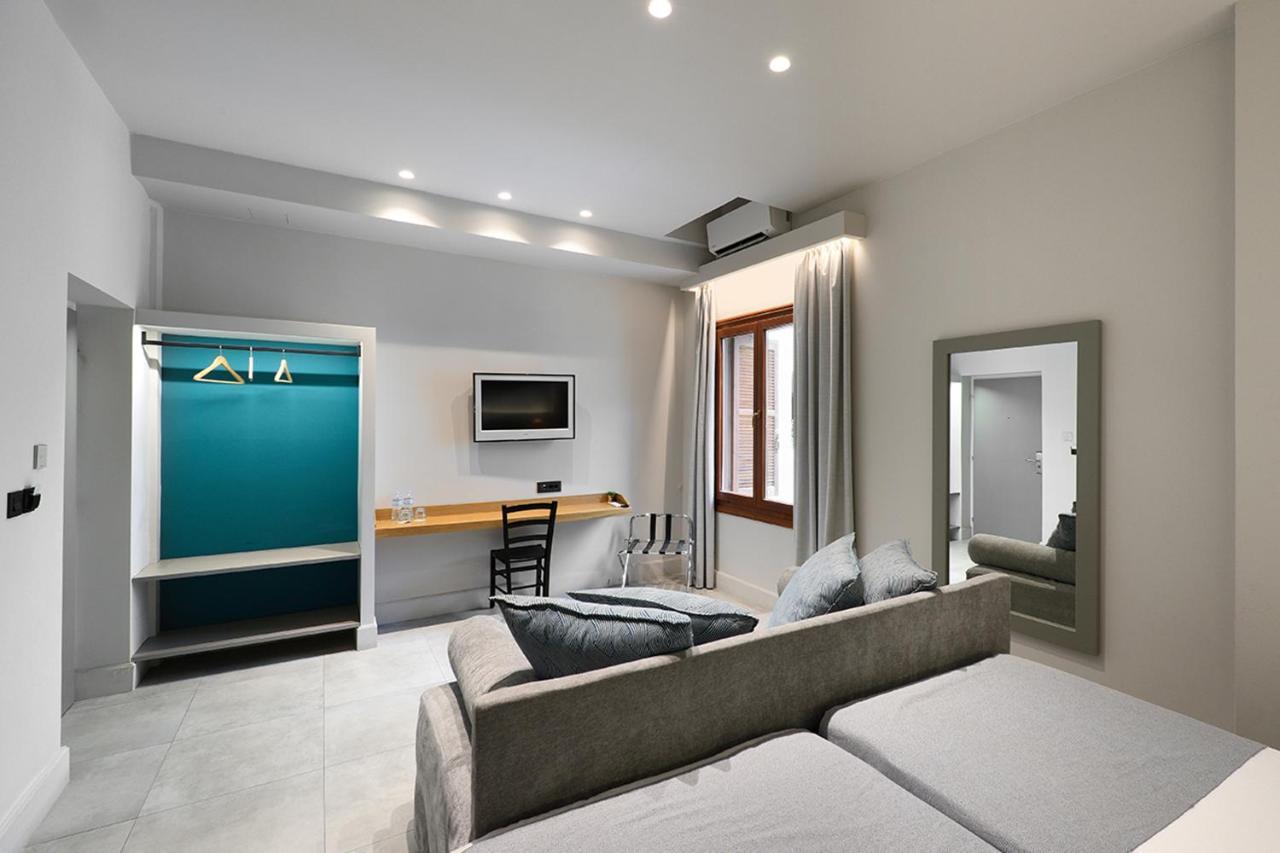 Chambre Familiale (3 Adultes + 1 Enfant)
