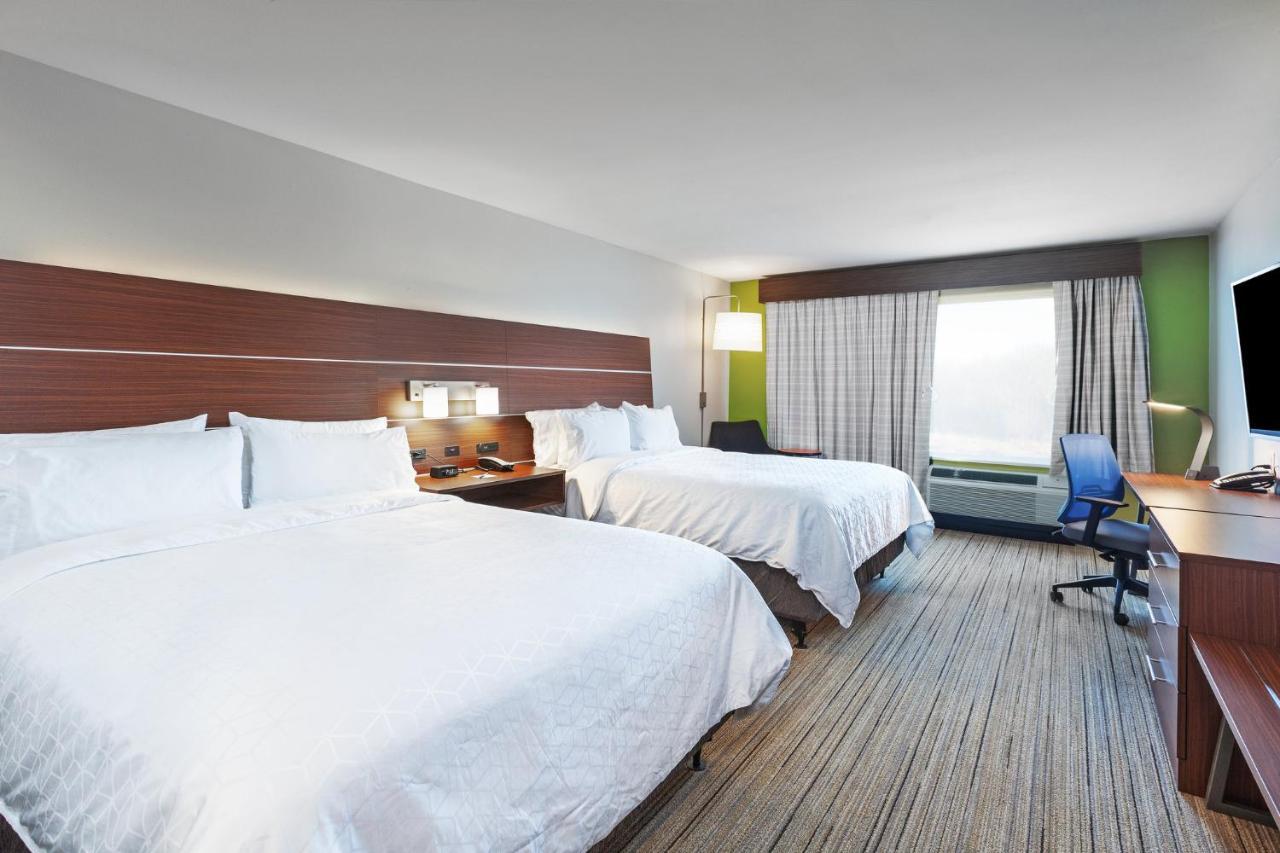 Standard Room with Two Queen Beds