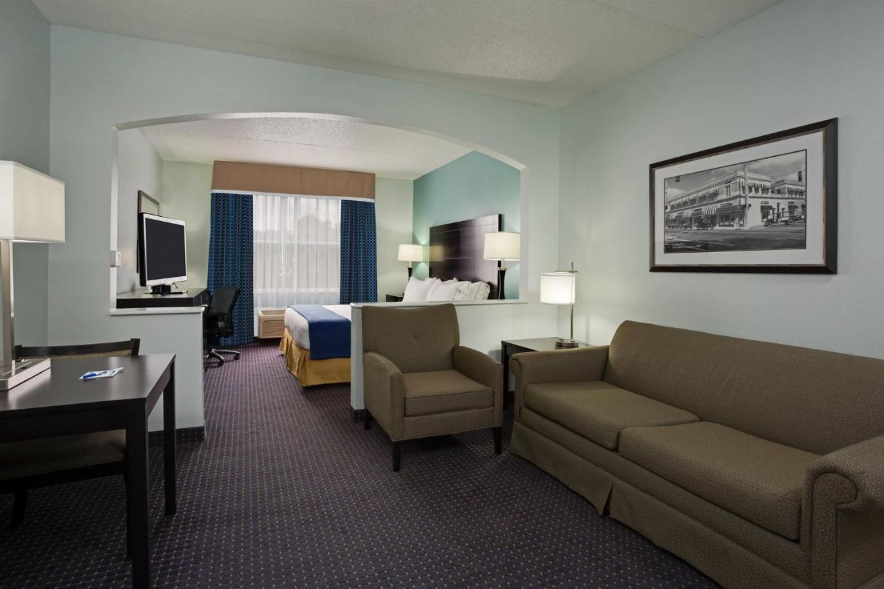 King Suite with Sofa Bed