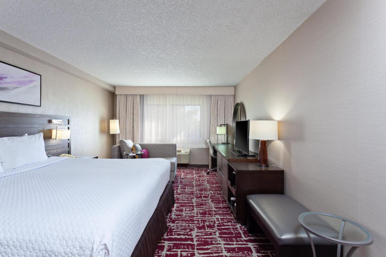 Standard King Room with Mobility Accessible Roll-In Shower