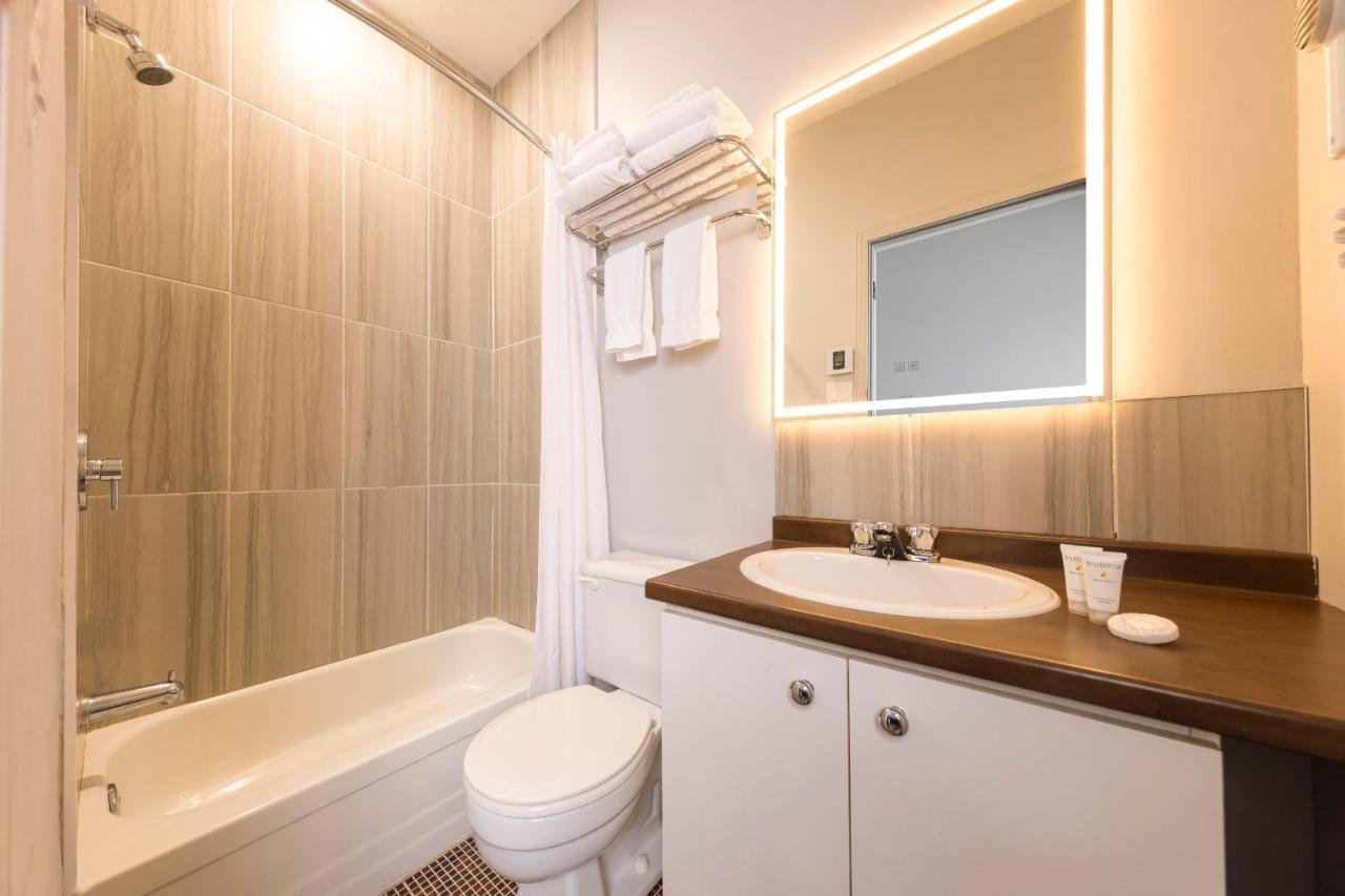 Queen Room with Kitchenette and Two Queen Beds