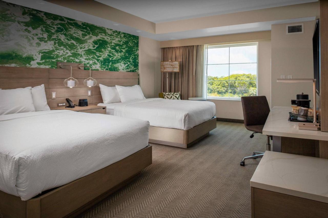 Island View, Two Queen Beds