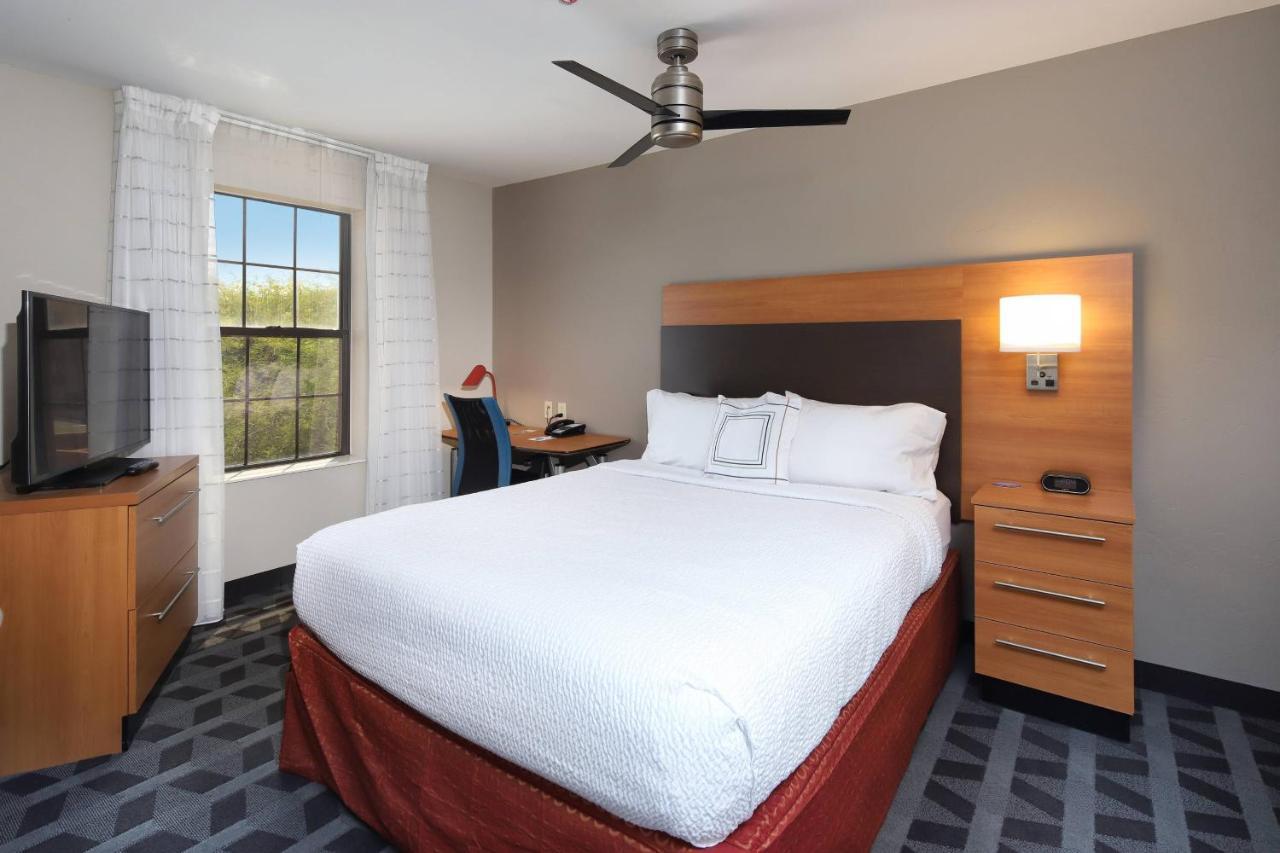 One-Bedroom Queen Suite with Sofa Bed