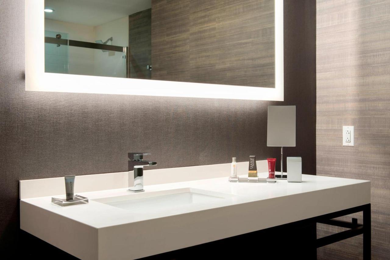 One-Bedroom King Suite