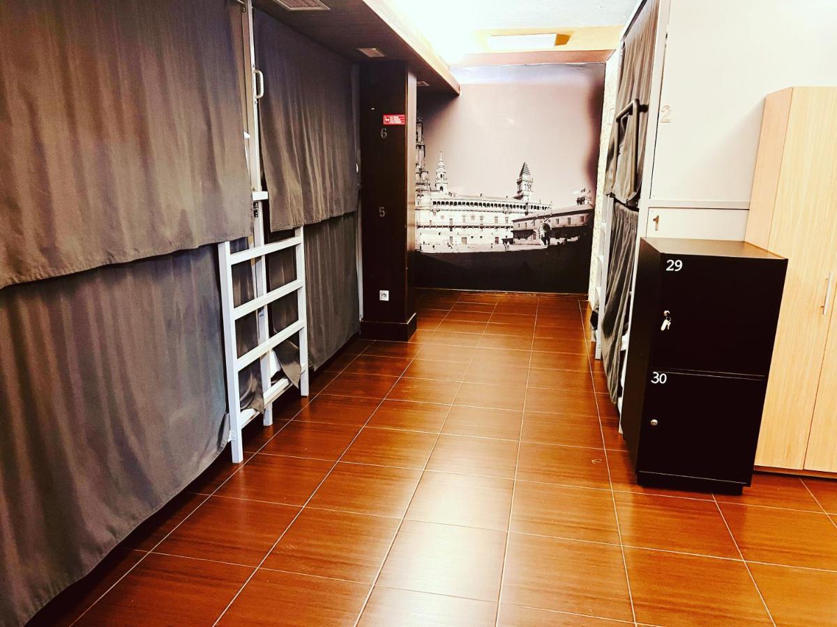 Single Bed Mixed Dormitory Room,1366618193:JPEG