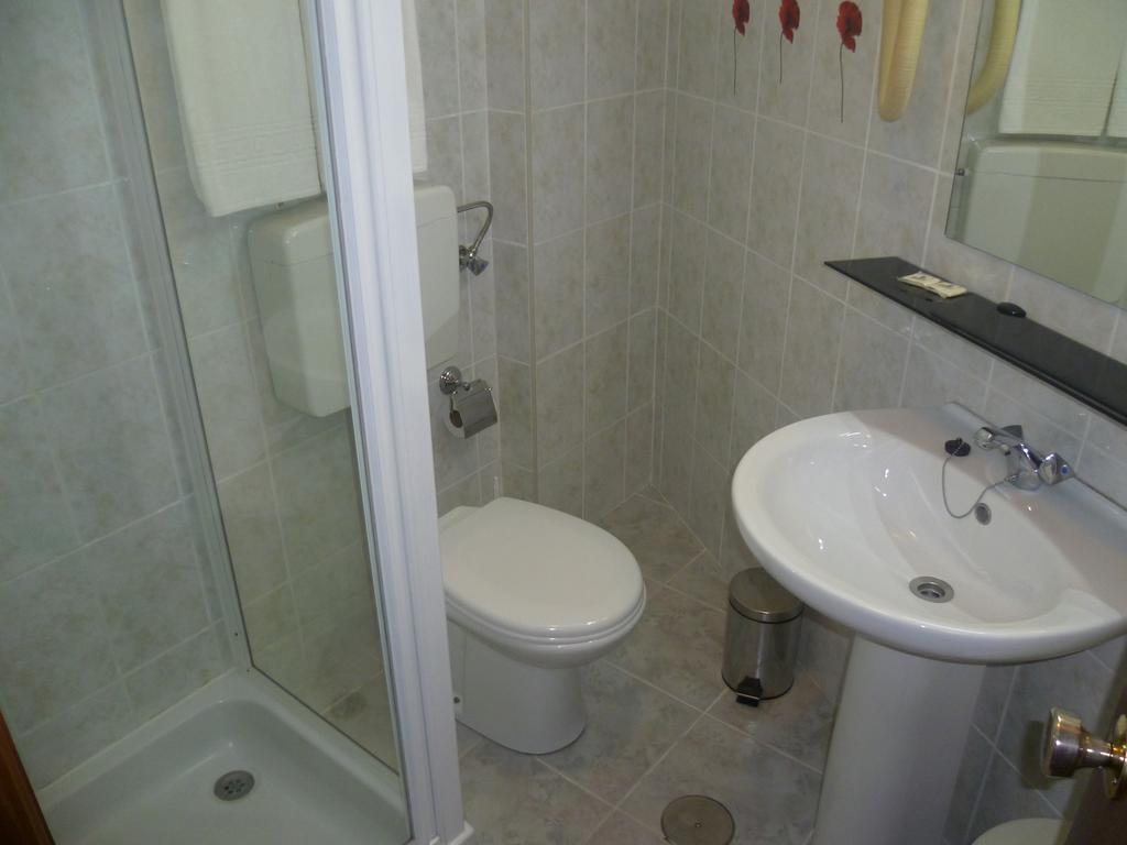 Quarto Duplo (1 Cama de Casal)