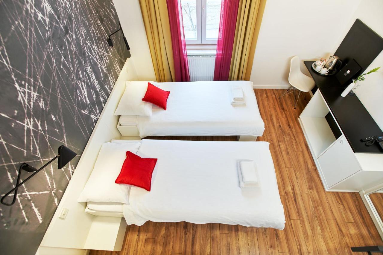 Quarto Comfort com 2 Camas de Solteiro