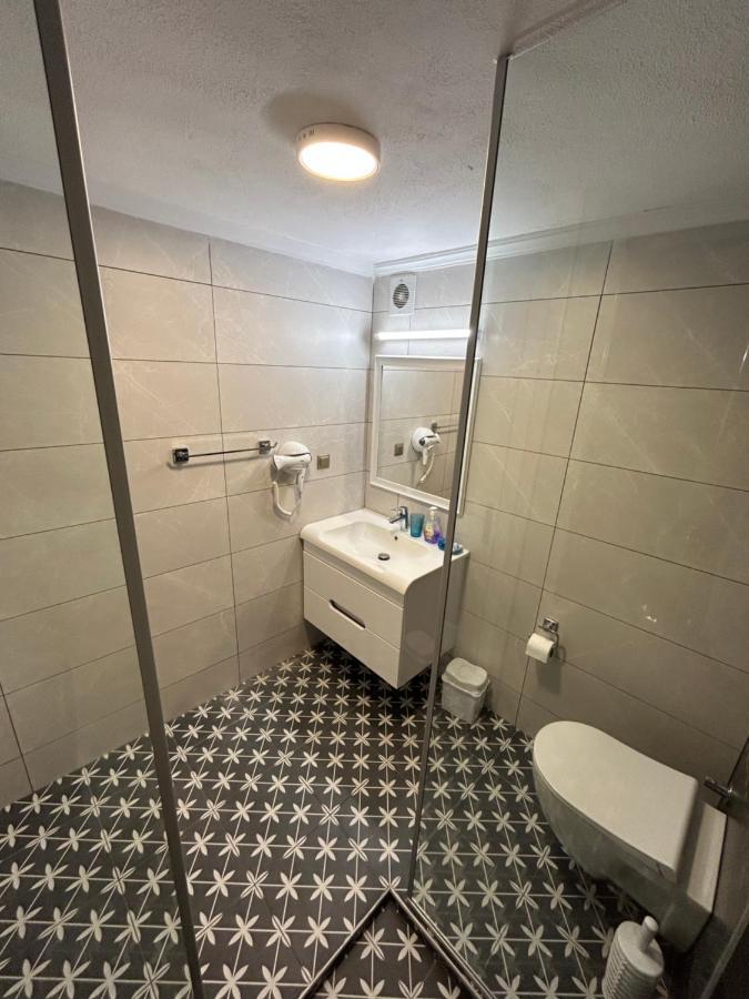 Standaard Tweepersoonskamer met 2 Aparte Bedden en Uitzicht op Zee