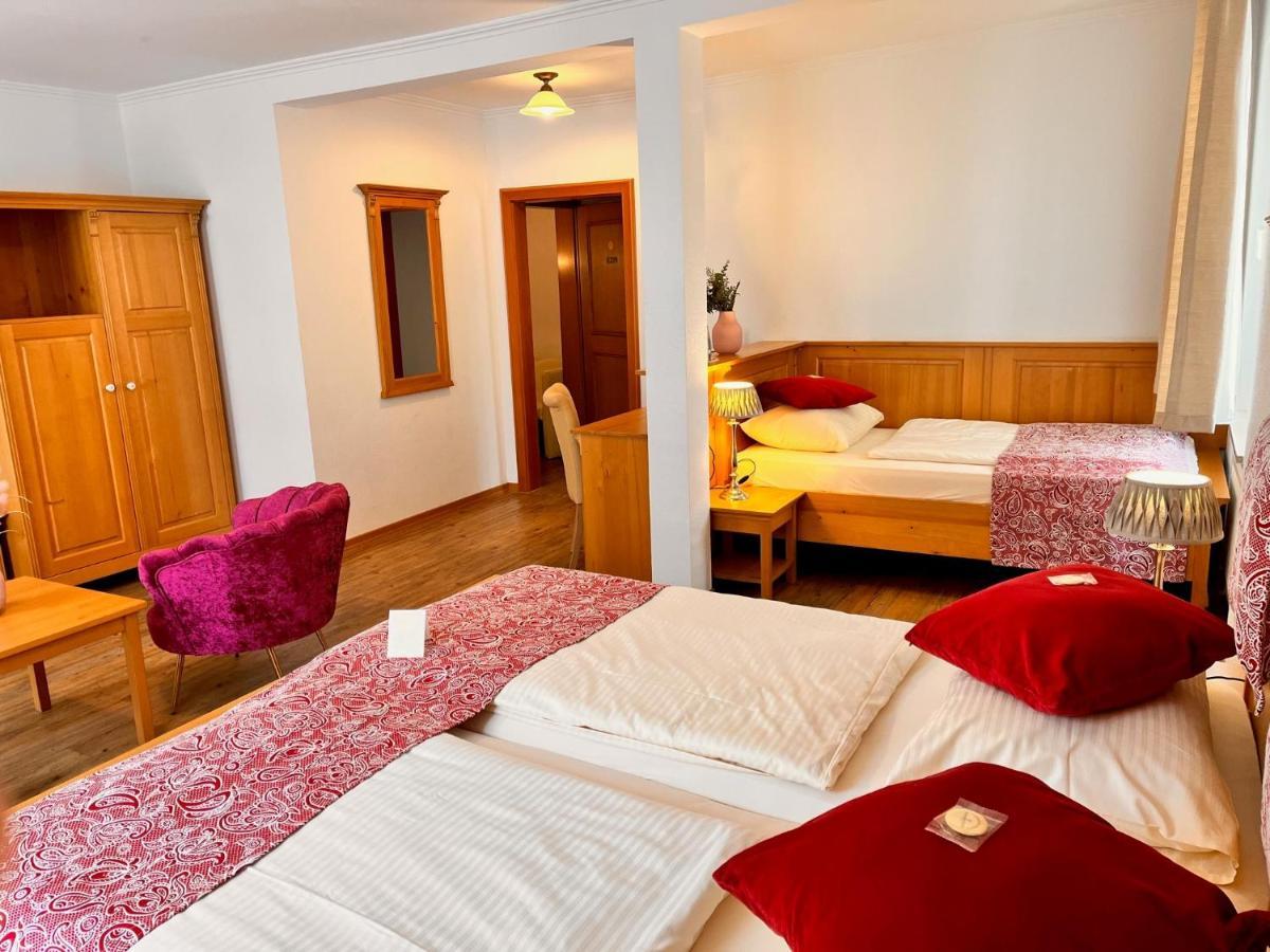 Familienzimmer mit Doppelbett