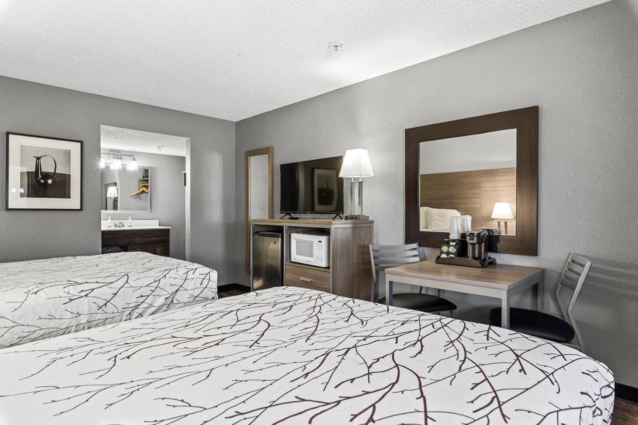 Standard Queen Room