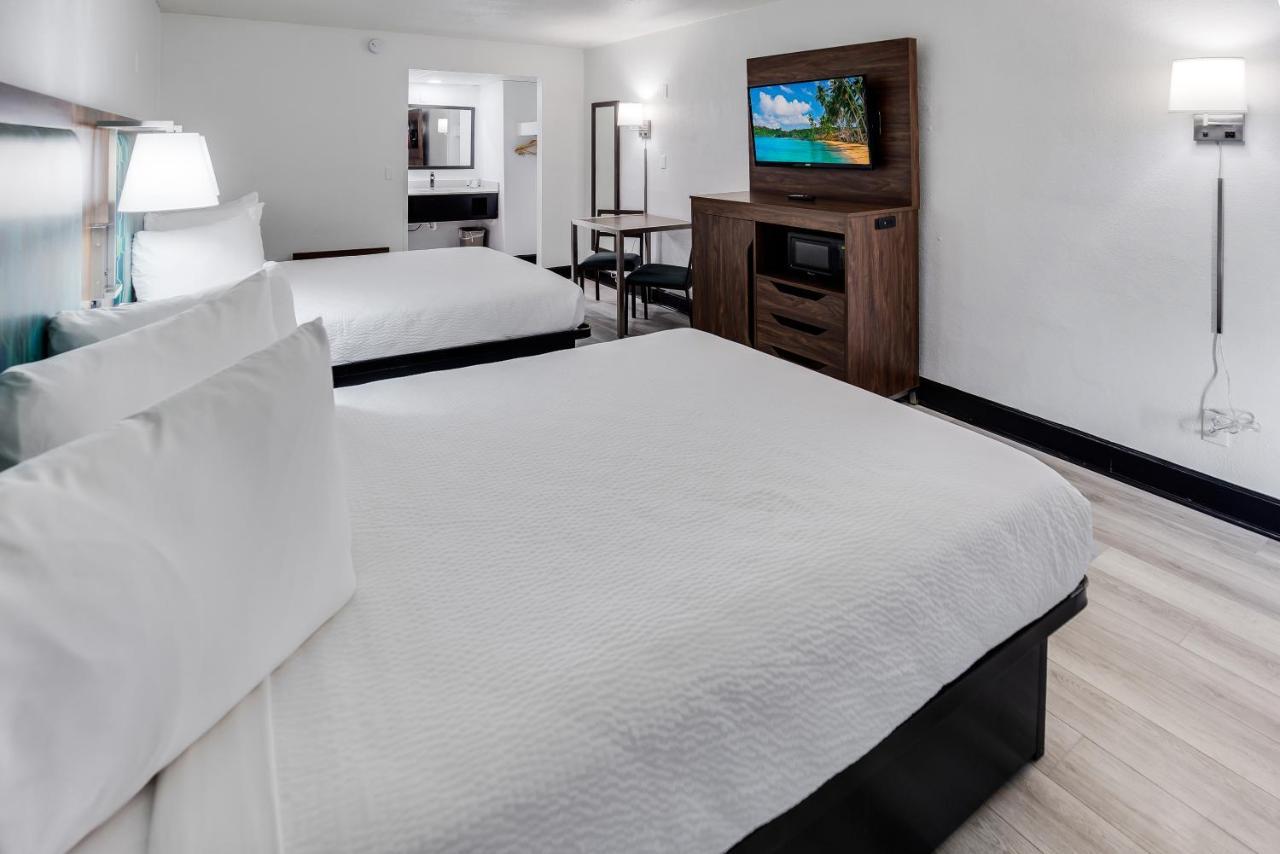 Standard Queen Room with 2 queen beds, non-smoking first floor only, wall view