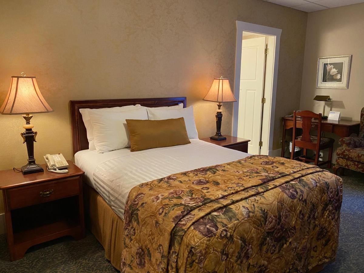 Quarto Standard com 1 Cama de Casal