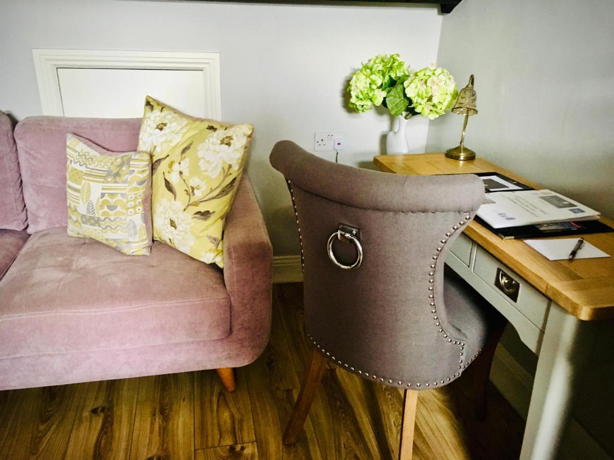 Dreibettzimmer mit Dusche