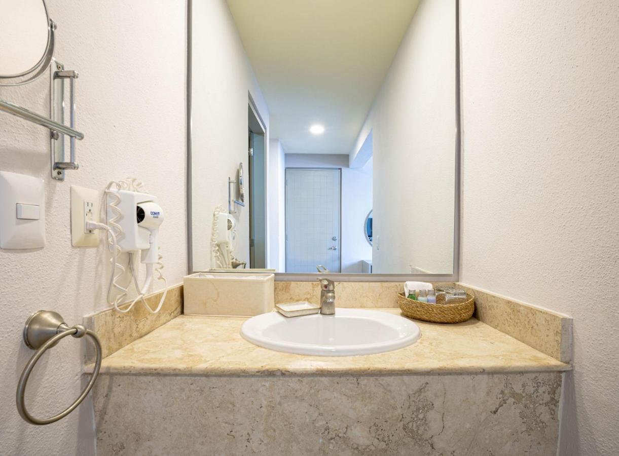 One-Bedroom Suite Beachfront