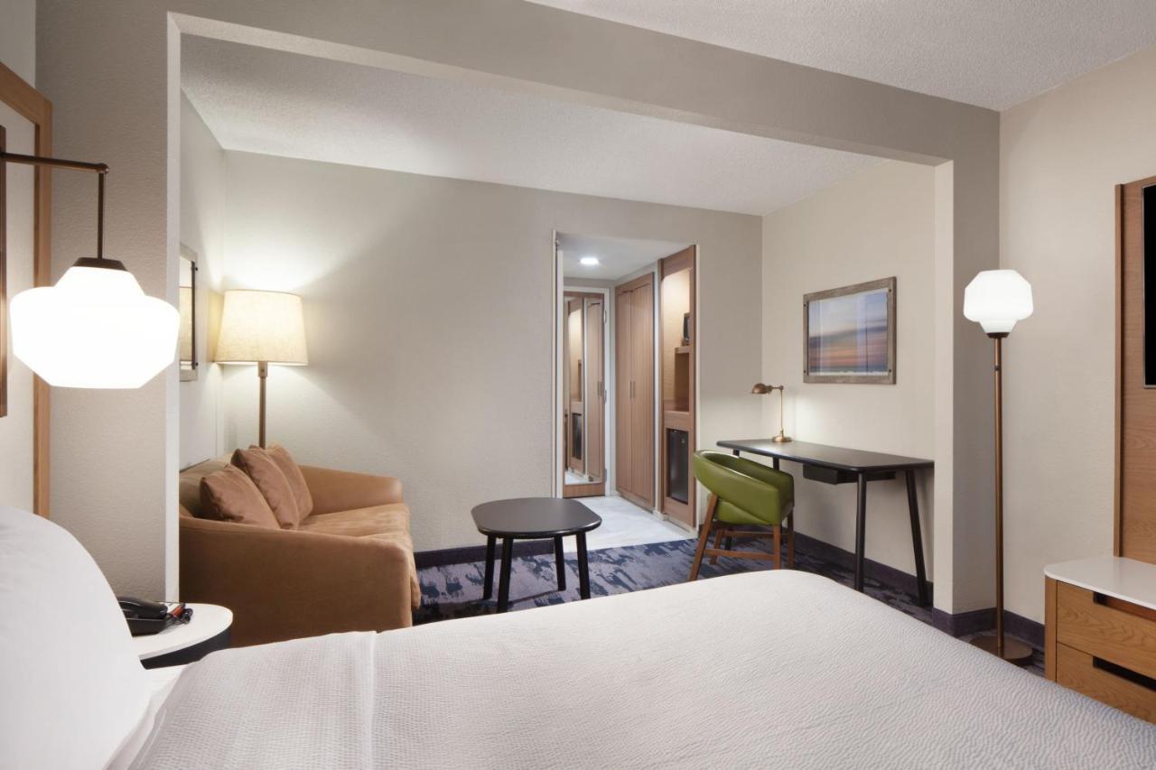 King Guest Room with Sofa Bed