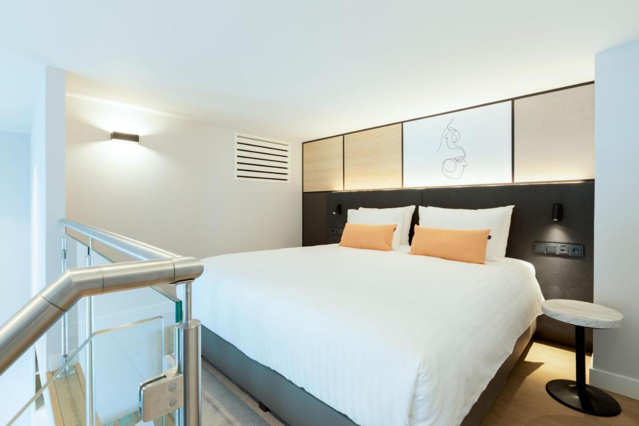 King Loft with Skyline View