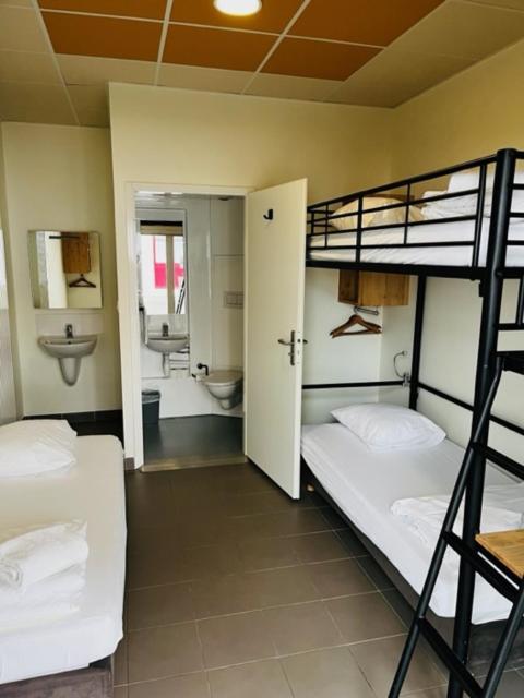 Chambre Triple avec Salle de Bains Privative