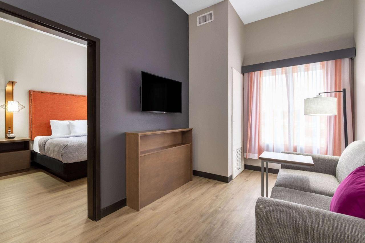 One-Bedroom King Suite Non-Smoking,1333233587:JPEG