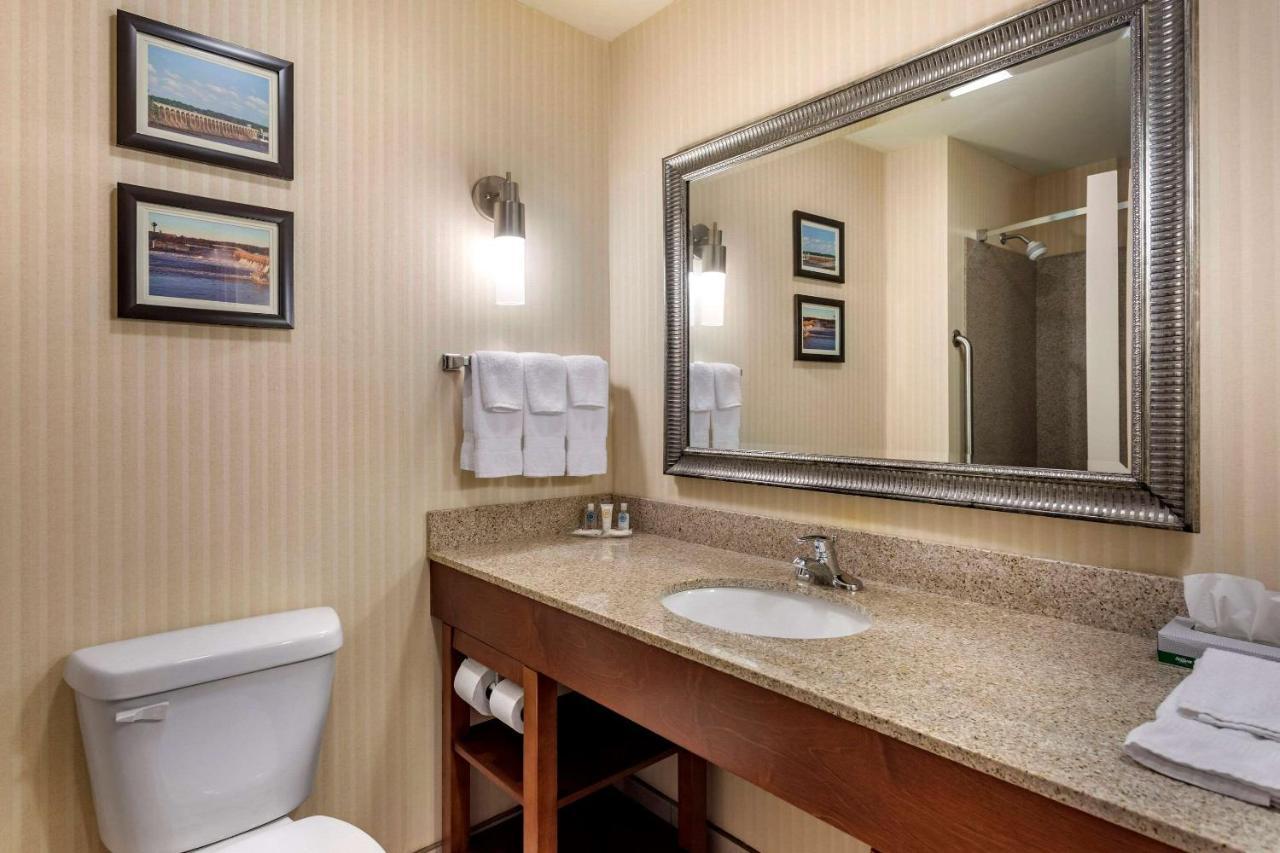 Queen Suite with Tub - Accessible/Non-Smoking