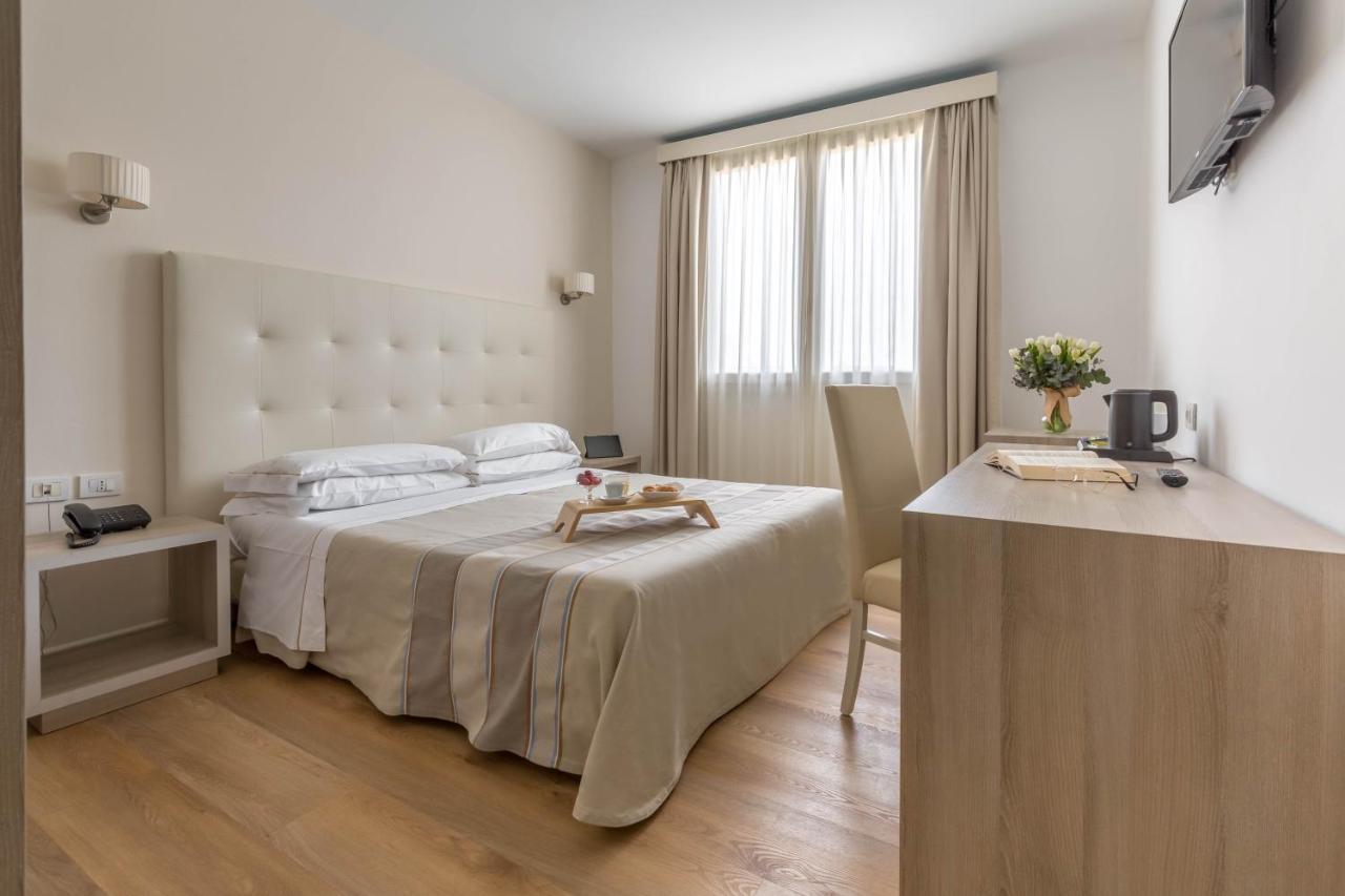 Double or Twin Room,1588041139:JPEG