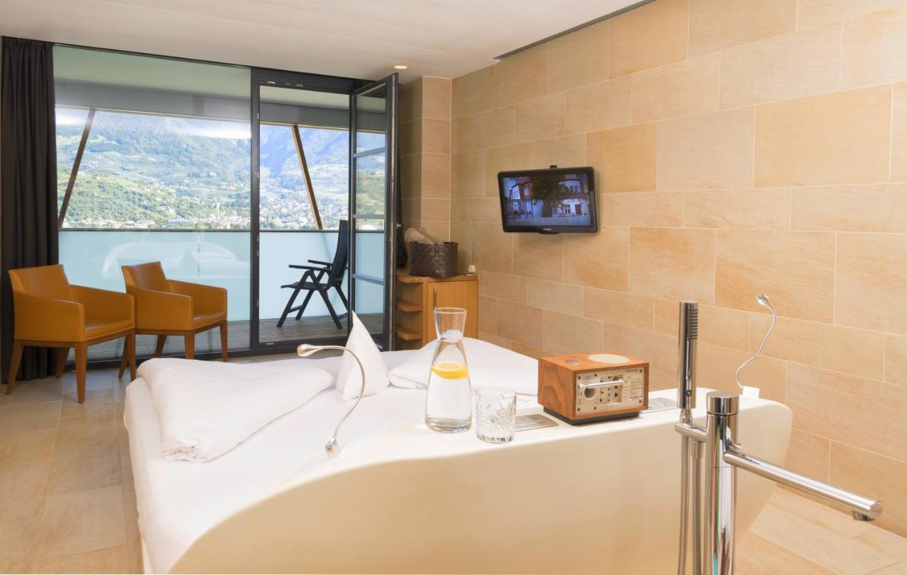 Deluxe Double Room Bath,1387361240:JPEG