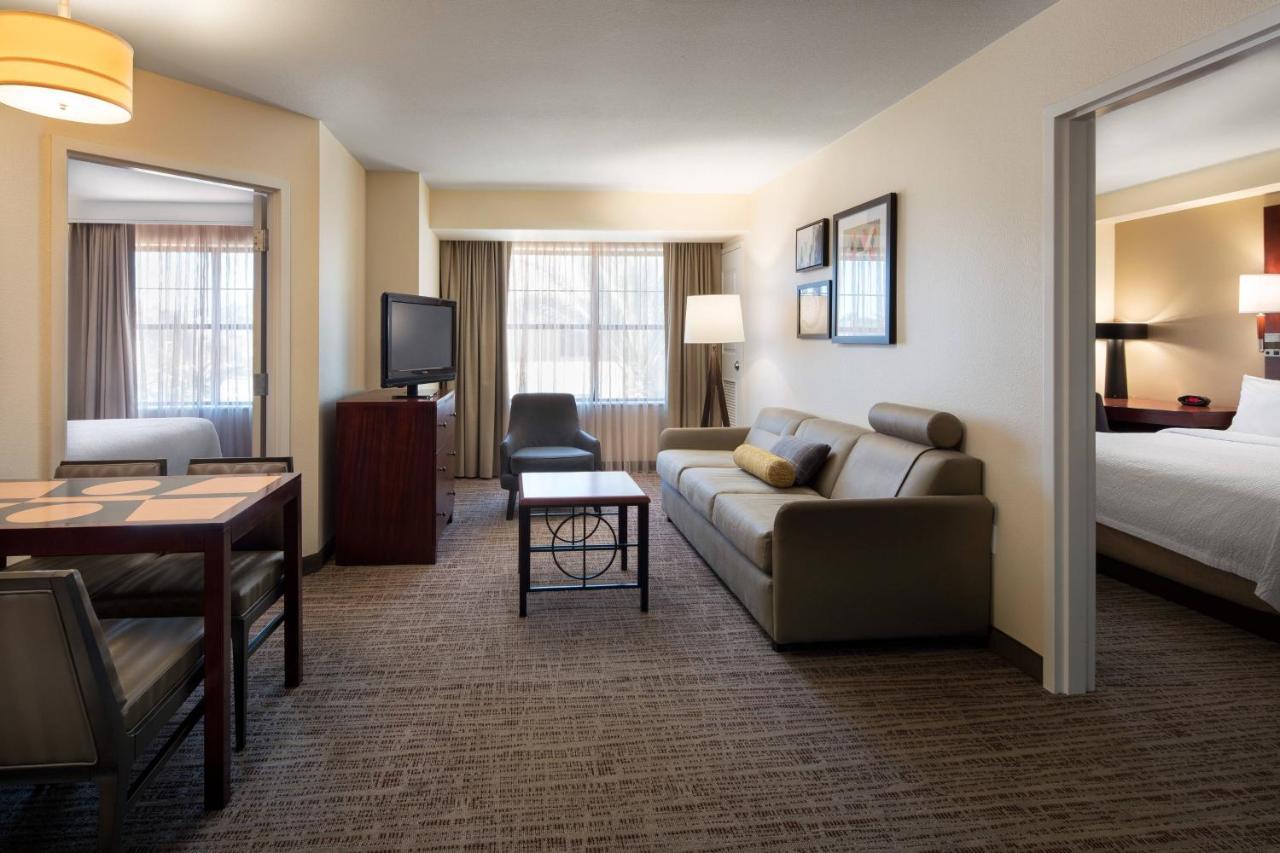 Two-Bedroom Suite,1634406868:JPEG