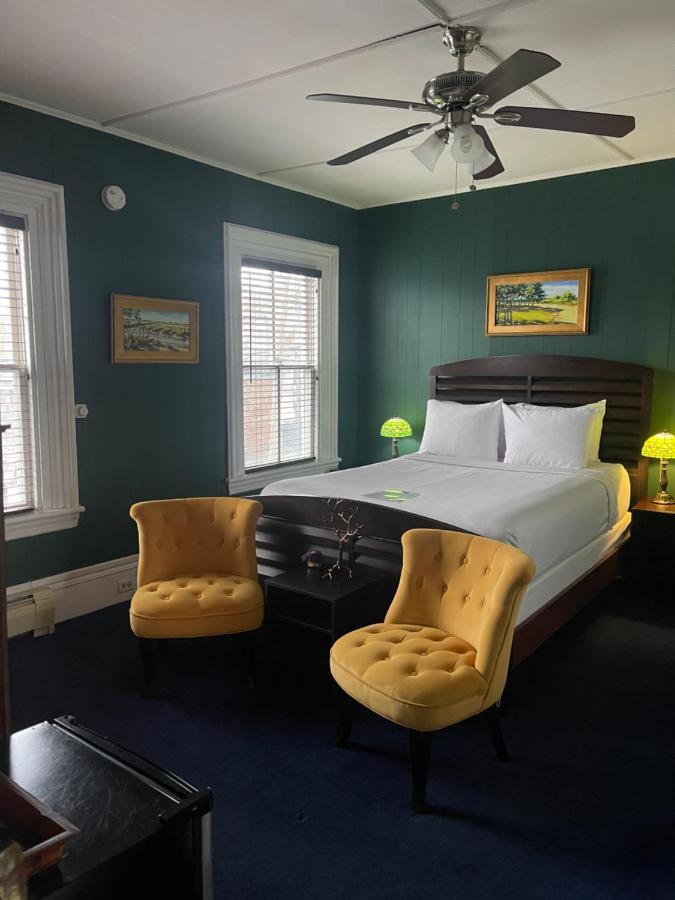 Deluxe Queen Room