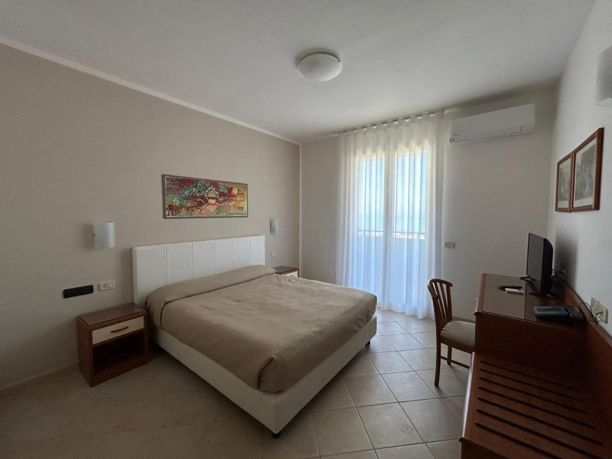Double Room with Balcony,1395154127:JPEG