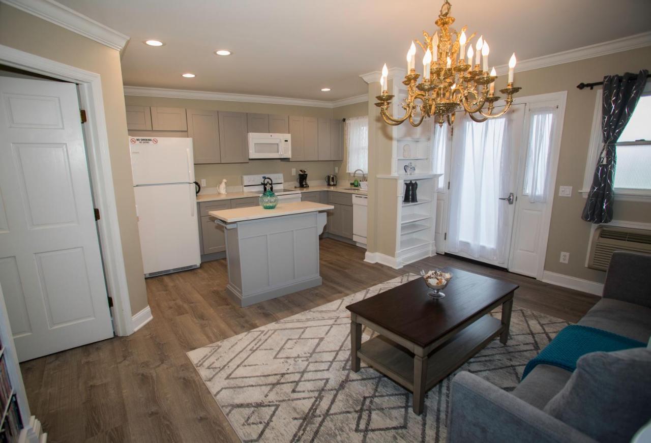 Deluxe One-Bedroom Apartment