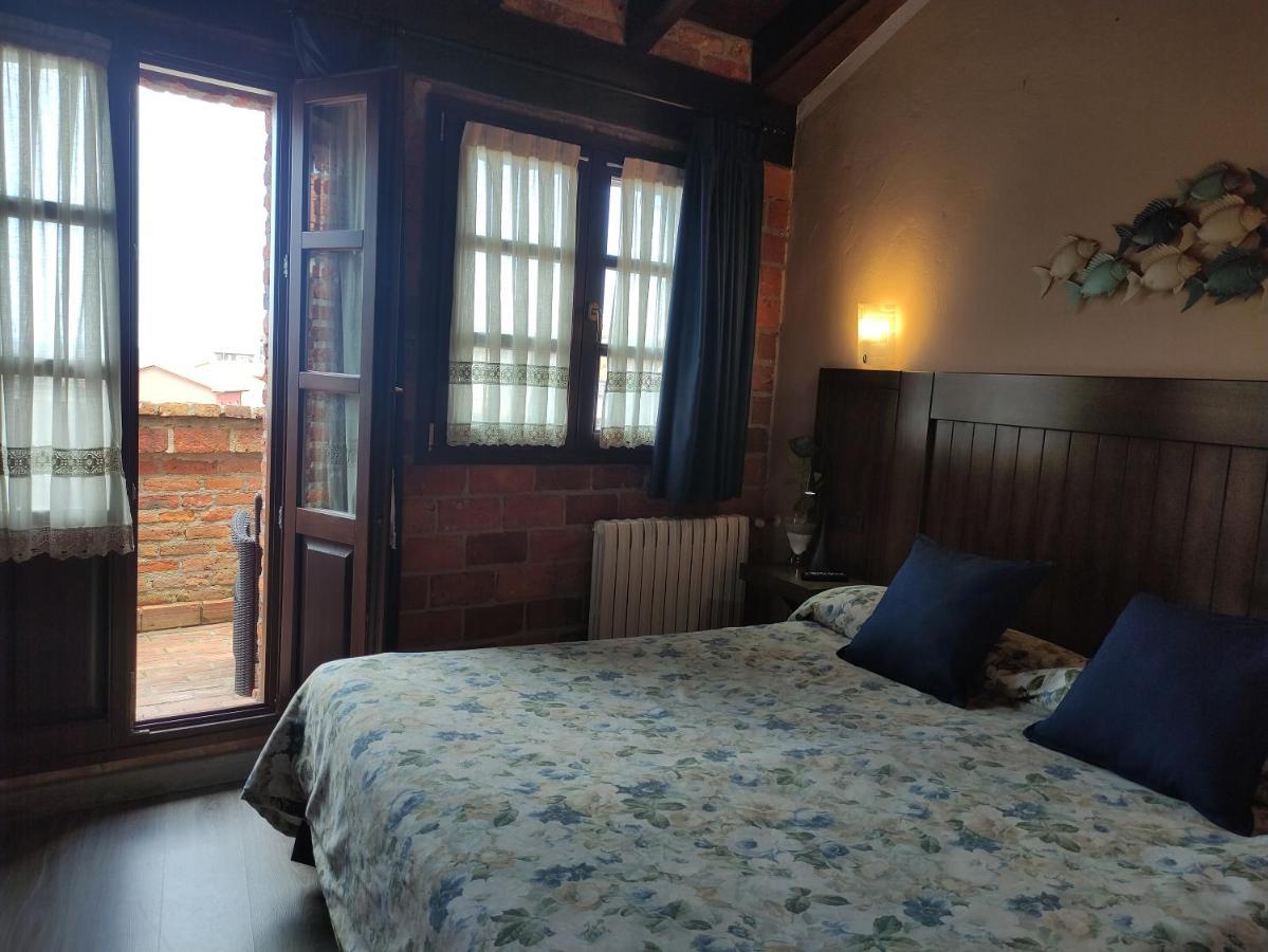 Double or Twin Room with Harbour View,1543737226:JPEG