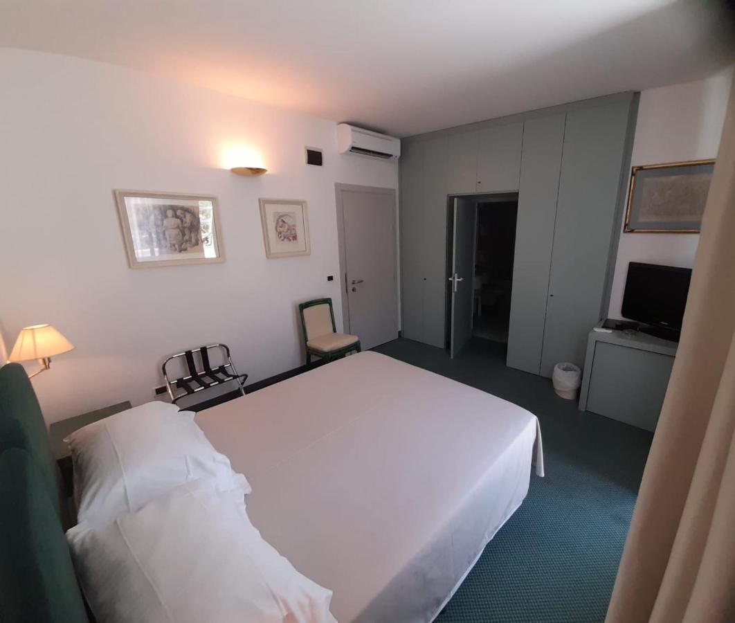 Doppel-/Zweibettzimmer mit Bergblick