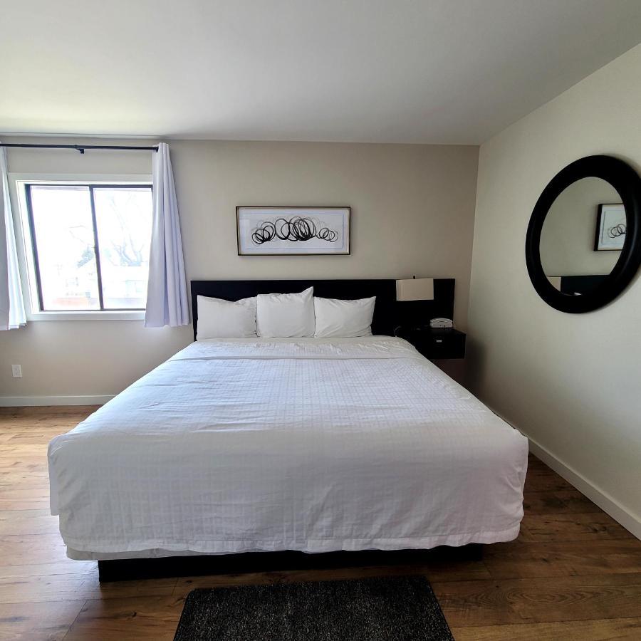Deluxe King Suite