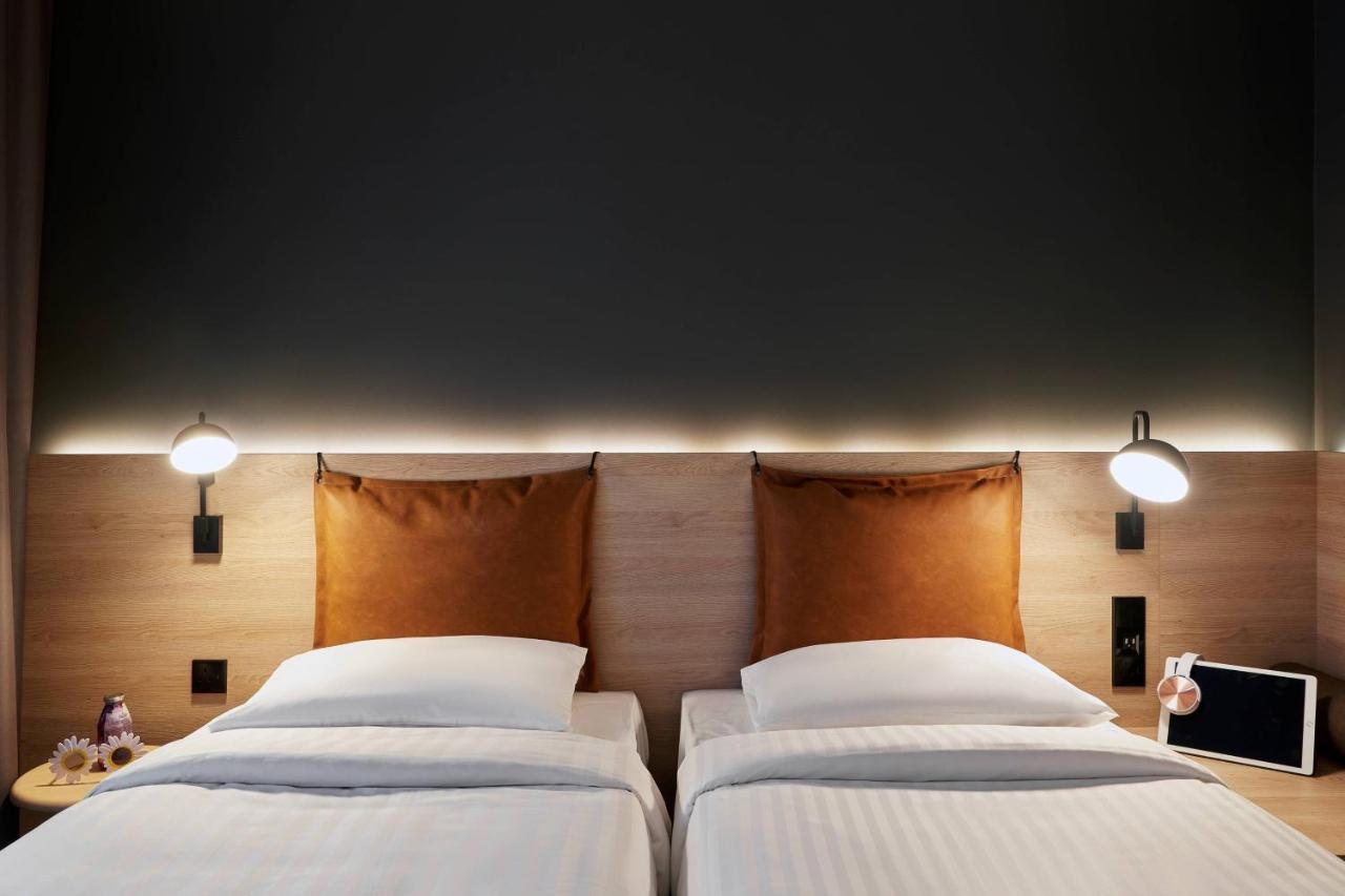 Quarto Twin Moxy