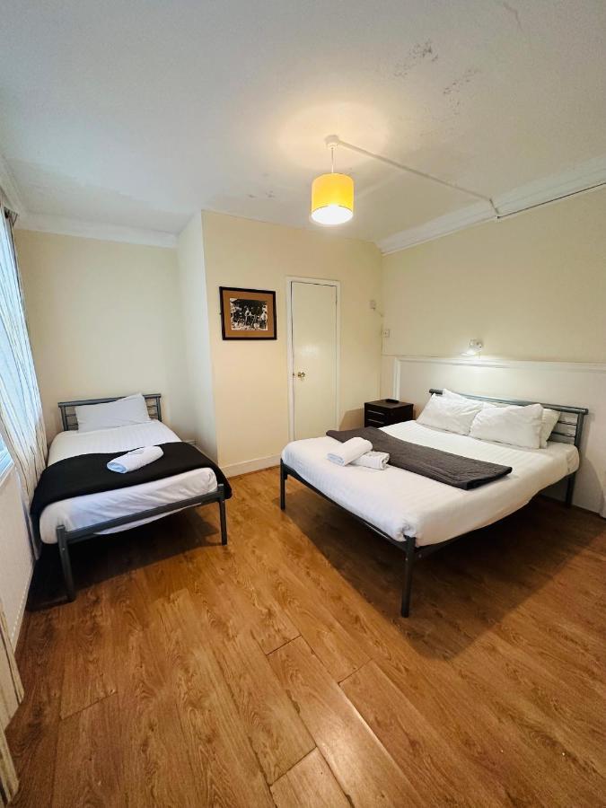 Quarto Triplo com Casa de Banho Privativa