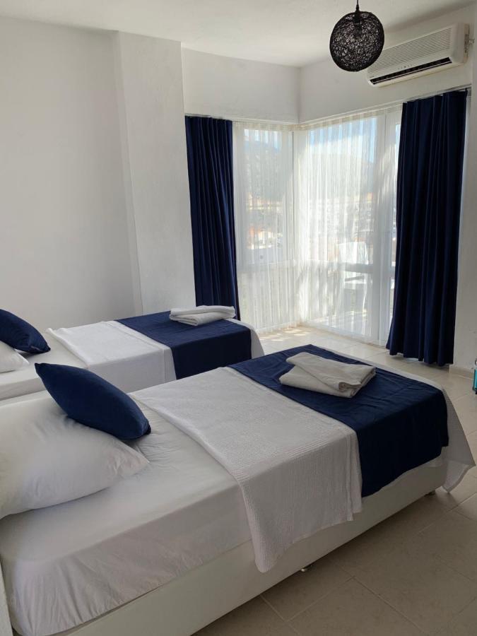 Zweibettzimmer mit Balkon
