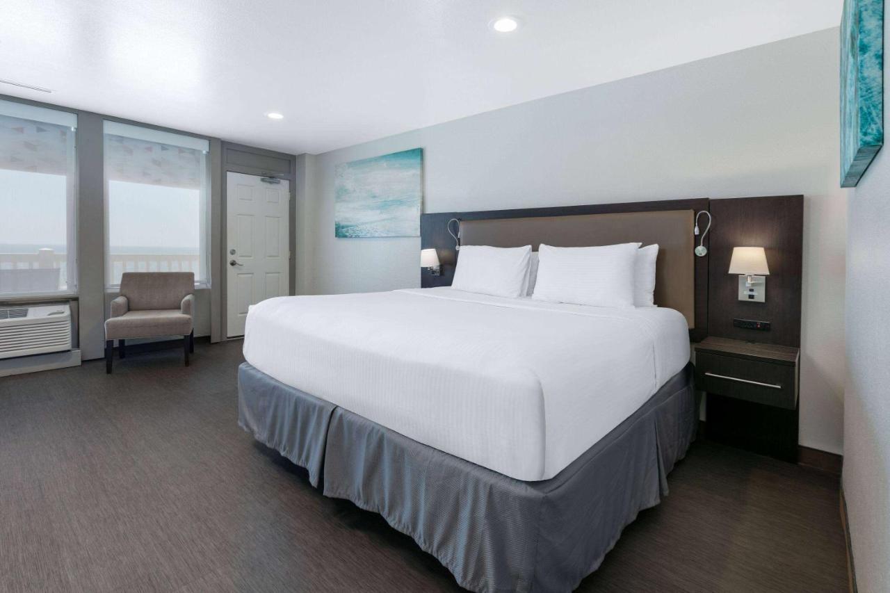 King Room with One King Bed and Balcony - Non-Smoking/Ocean View