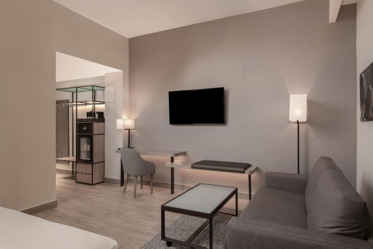 Executive King Room with Sofa Bed and Garden View,1398030146:JPEG