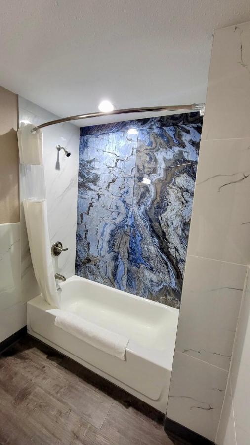 Deluxe King Suite,1398553205:JPEG