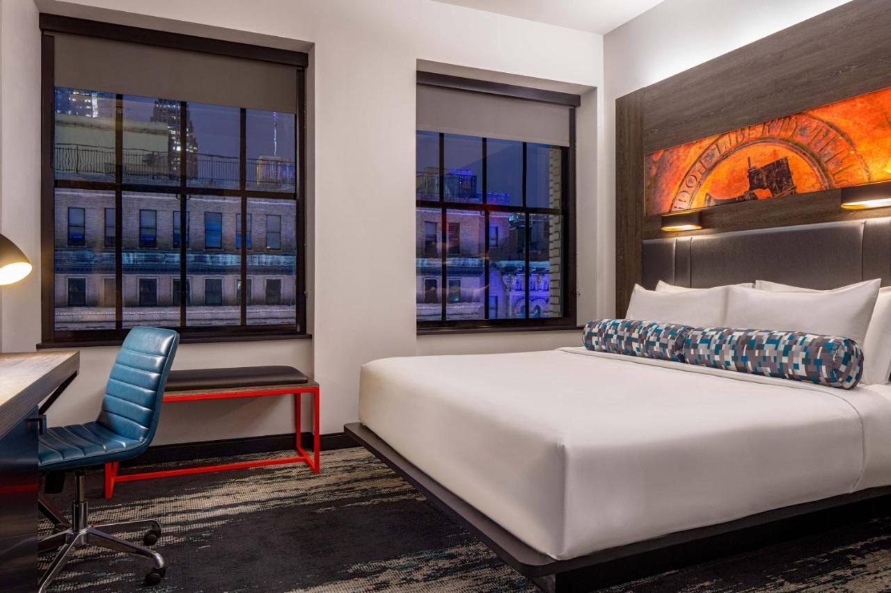 Superior King Room with City View