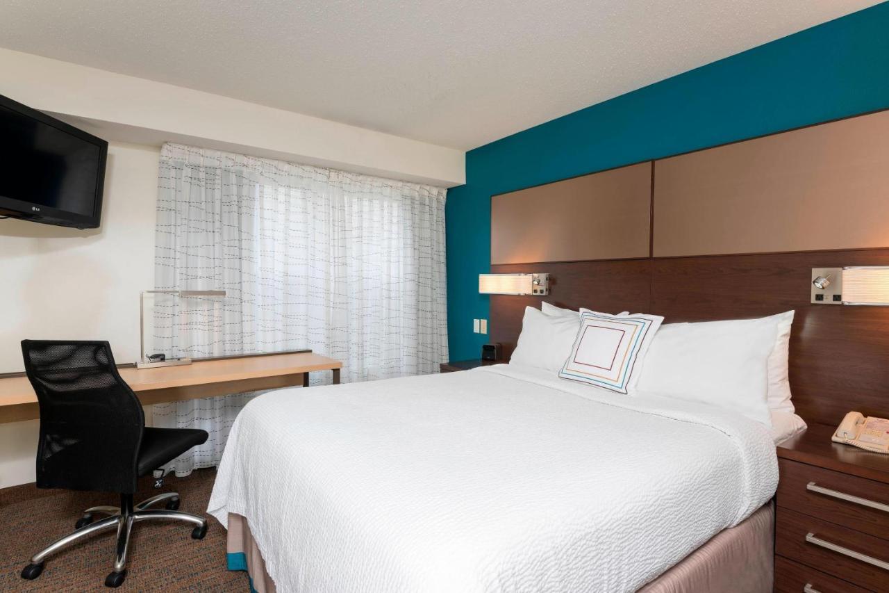 One-Bedroom Suite, 1 Queen Bed with Sofa Bed