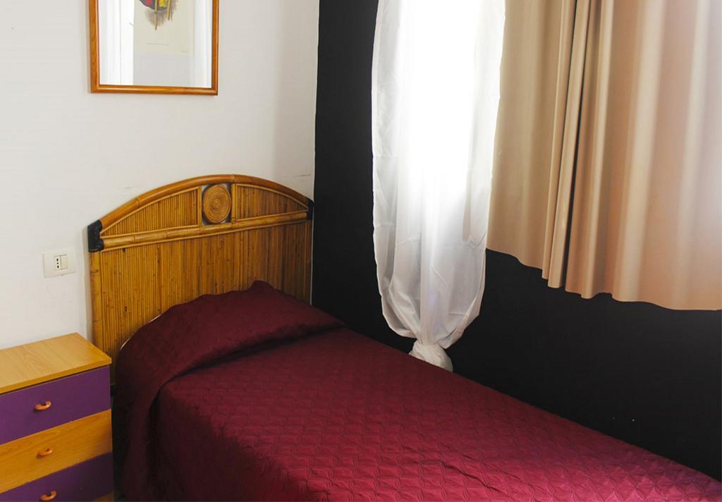 Habitación Individual con baño compartido (interior)