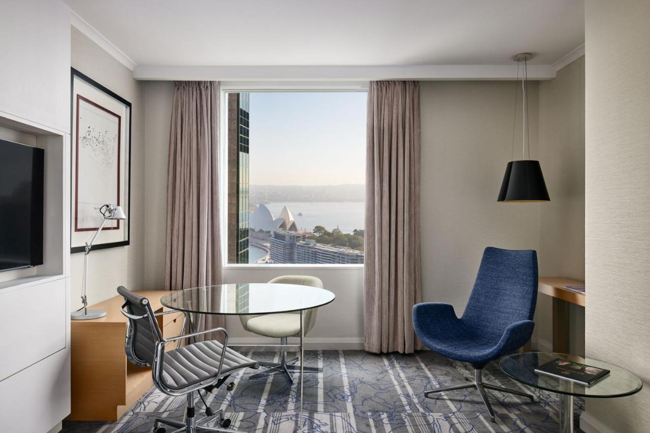 Executive Suite with Club lounge access Suite, 1 King Bed with Opera House View