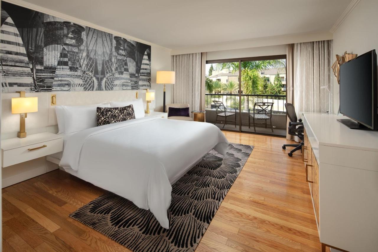 Traditional, Guest room, 1 King, Sofa bed, City view