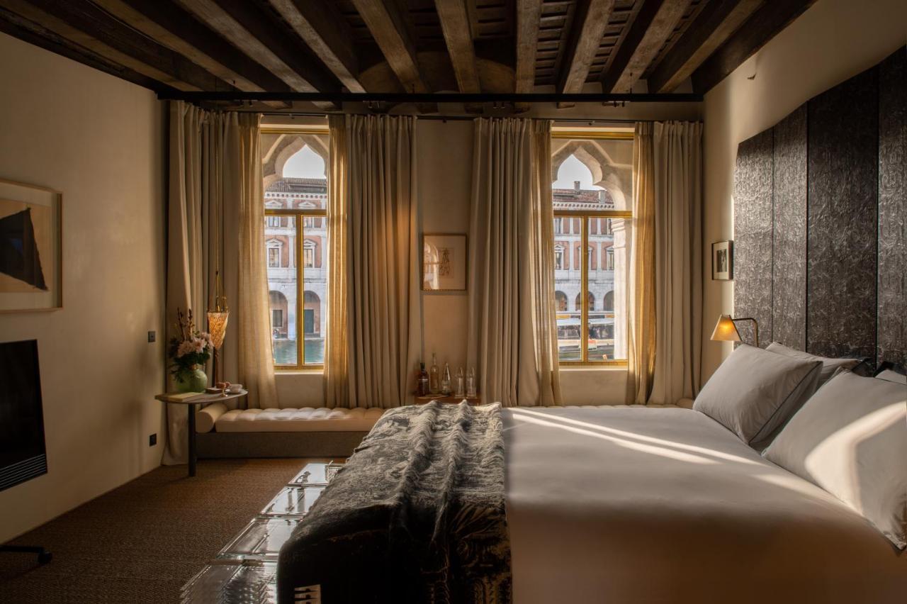 Kamer met Kingsize Bed en Uitzicht op het Canal Grande