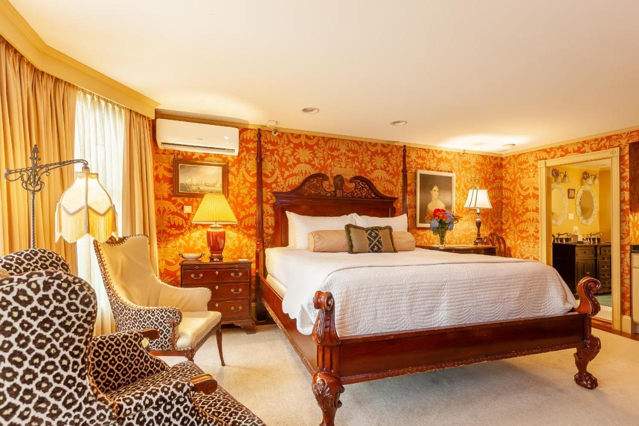 Standard Queen Room