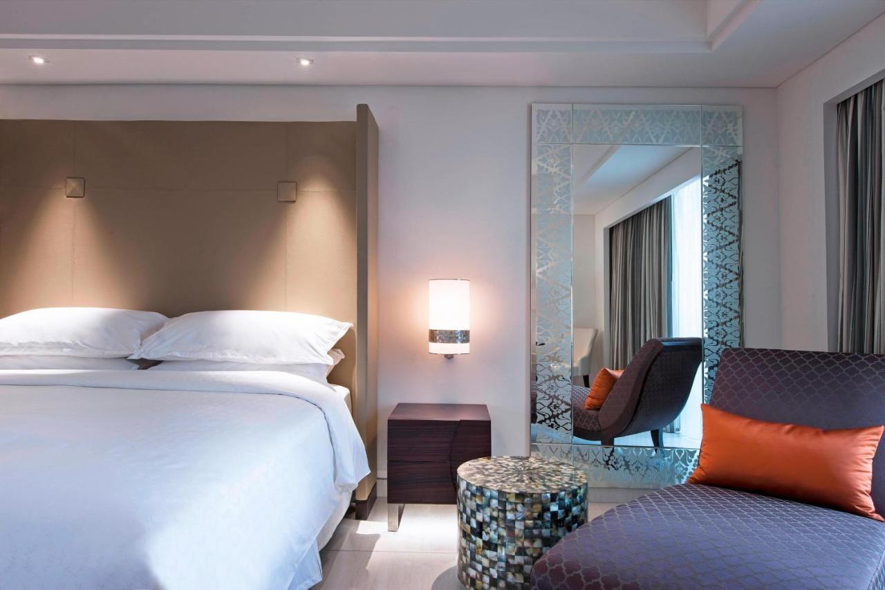 Guest Room, 1 King Bed (suitable for 2 adults & 2 children below 12 y.o. or 3 adults with Extra Bed)