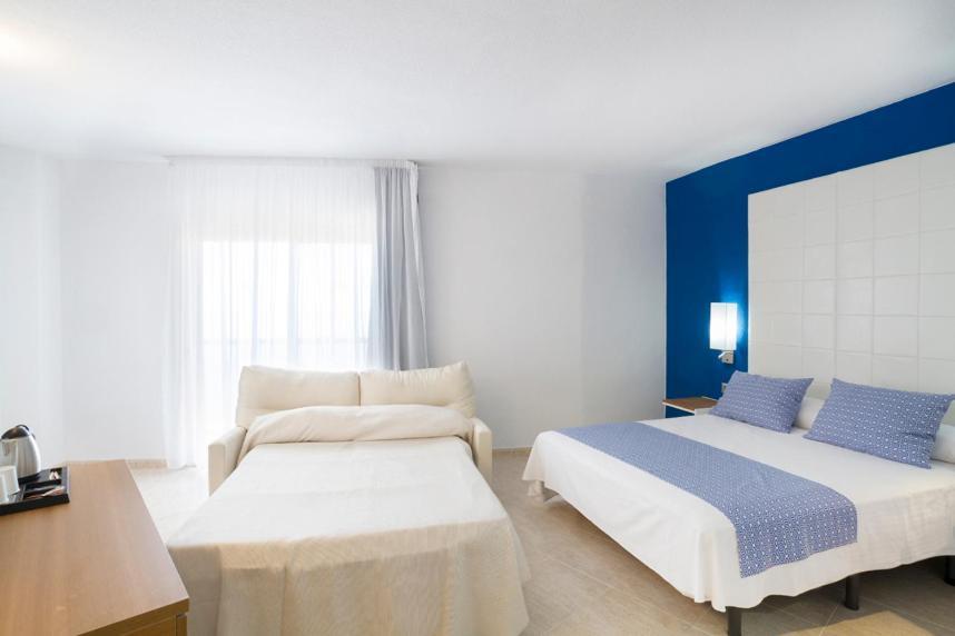 Habitación Cuádruple con vistas al mar (2 adultos + 2 niños)