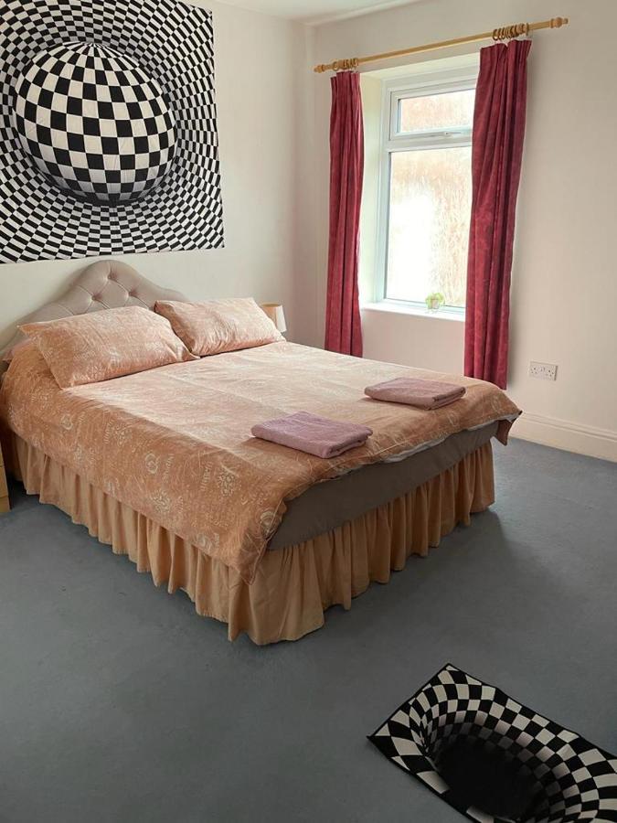 Dreibettzimmer mit Dusche