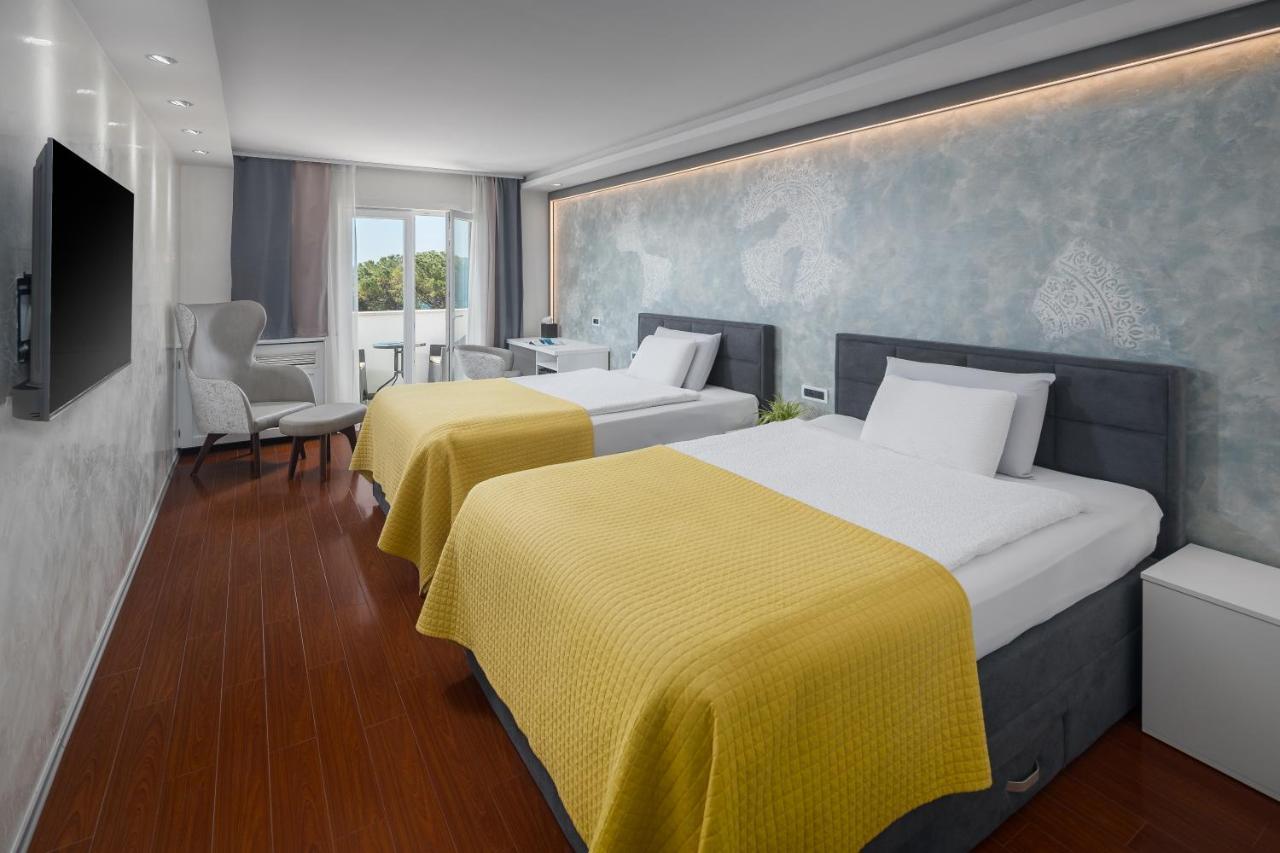 Camera Familiare con Balcone e Vista Mare