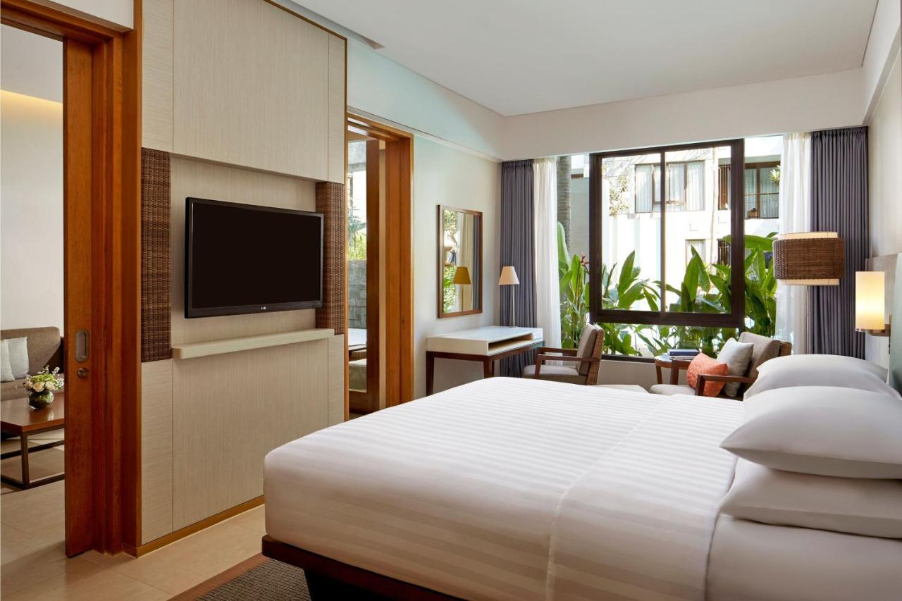 One-Bedroom Suite with Terrace - Poolside